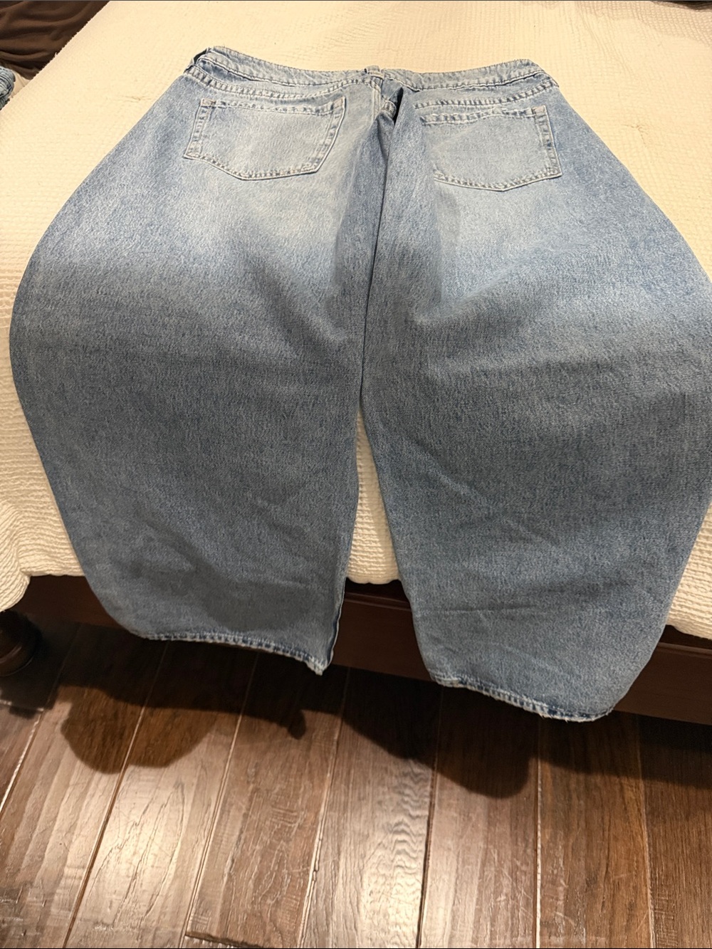 Hollister Faded Blue Low-Rise Super Baggy Jeans - Picture 4 of 5